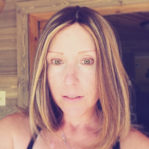 Meet your Posher, Wendy - Picture 2 of 2